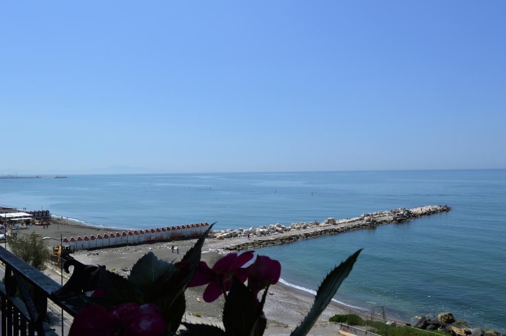 ساليرنو B&B Fronte Del Mare المظهر الخارجي الصورة