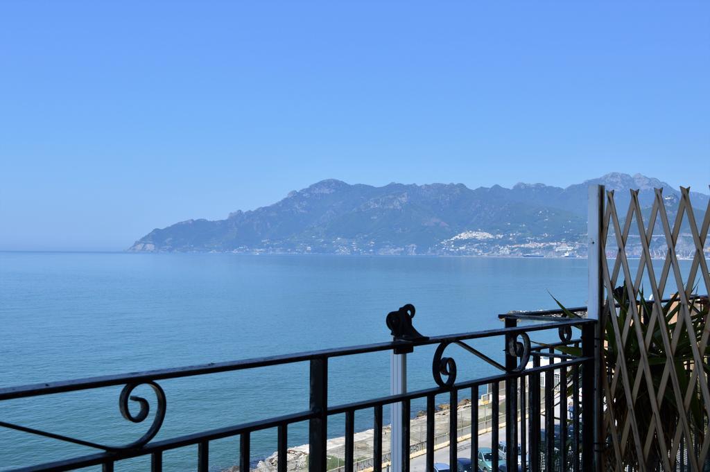ساليرنو B&B Fronte Del Mare المظهر الخارجي الصورة